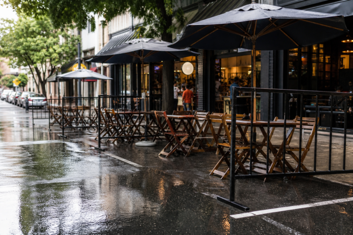 Londrina pode liberar vagas de estacionamento para mesas de bares e restaurantes