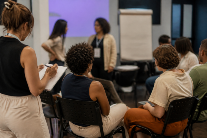 Pastoral dos Adolescentes reúne 100 pessoas em encontro de reflexão em Beltrão