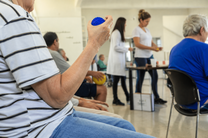 UEL atende 60 pessoas com Parkinson gratuitamente