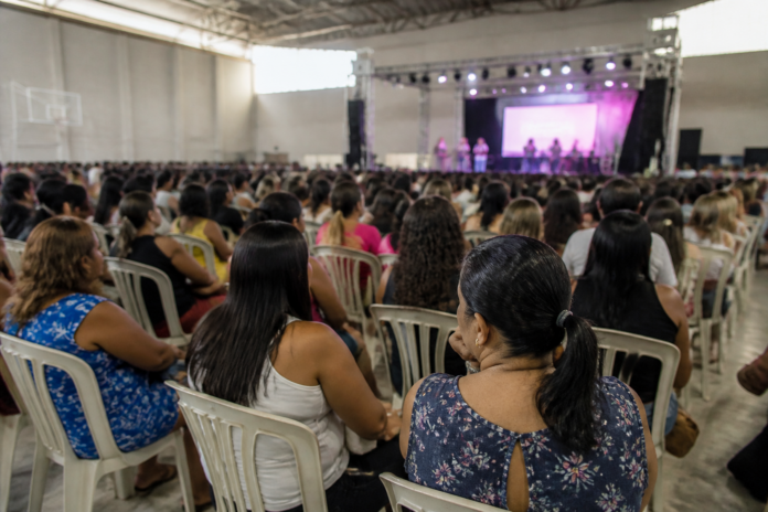 Encontro reúne 2.500 mulheres dos Clubes de Mães de Francisco Beltrão