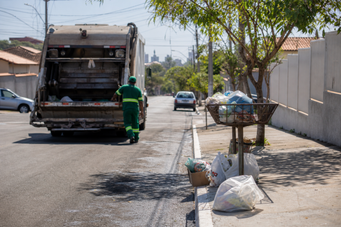 Paranaguá organiza coleta de lixo em turnos