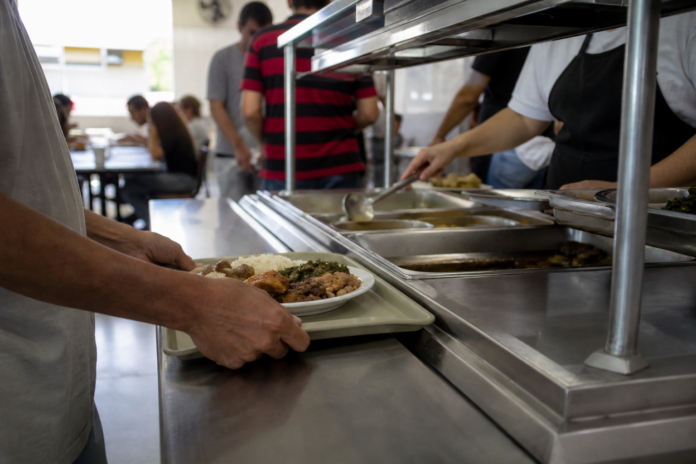 Sesc Mesa Brasil atinge 107 municípios e alimenta mais de 155 mil no Paraná