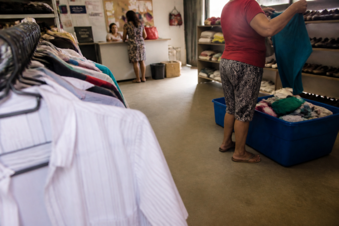 Rolândia abre bazares de roupas e itens nos CRAS para famílias em vulnerabilidade