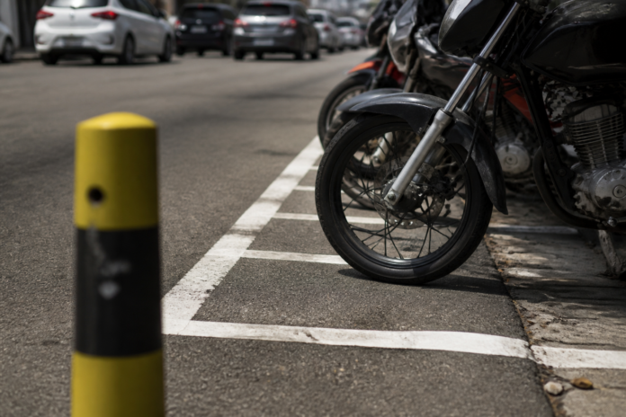 Prefeitura de Umuarama nega extinção de vagas para motos na avenida Paraná