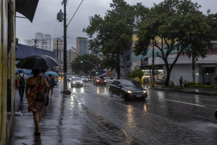 Chuvas fortes voltam ao Paraná a partir de sexta-feira, sábado e domingo terão volumes altos