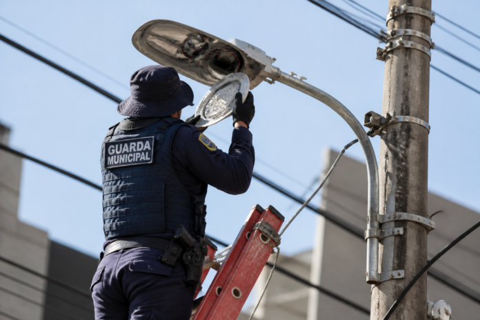 Guarda Municipal retira 4 câmeras instaladas por suspeitos em Fazenda Rio Grande