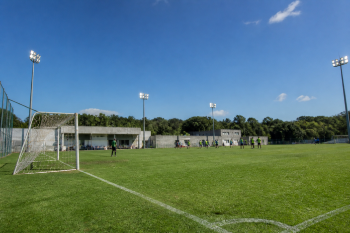 Campo do Armindo Guazzi na zona leste recebe iluminação com 48 projetores