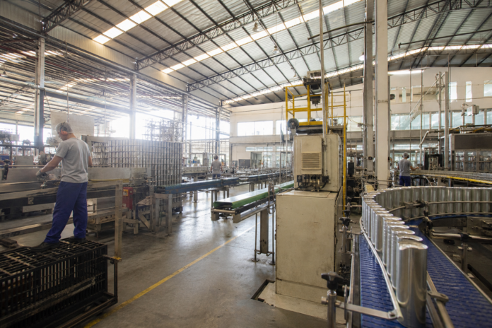 Crown expande fábrica em Ponta Grossa e dobra produção de latas para 3,6 bilhões por ano