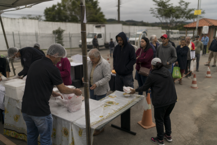 Albergue de Guarapuava vende frango assado no domingo para arrecadar para reformas