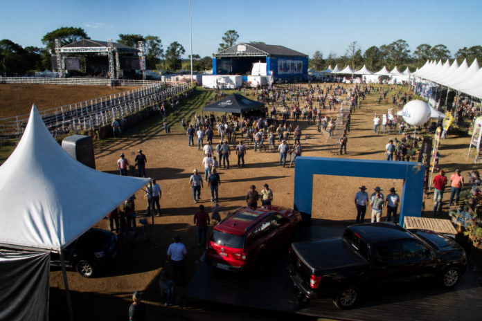 Festival Pé Vermelho em Maringá: rodeio, música e negócios de 27 a 29 de novembro