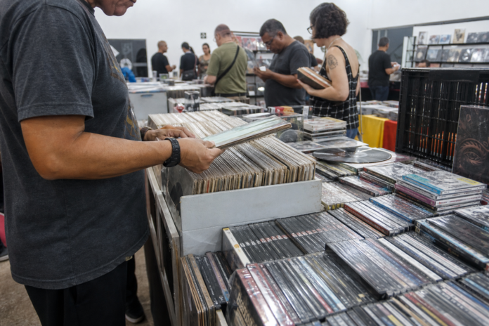 Feira de discos e antiguidades Viniltagem chega a Paranavaí no fim de semana