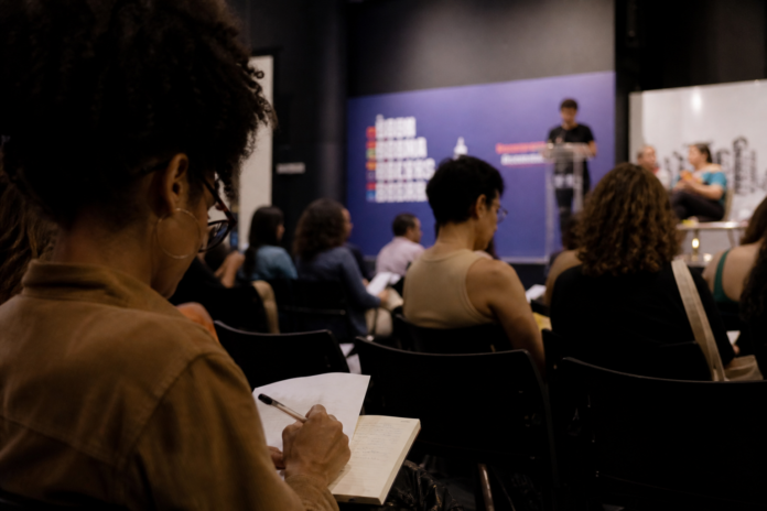 Atriz lança livro sobre 10 anos de dependência química no Londrix