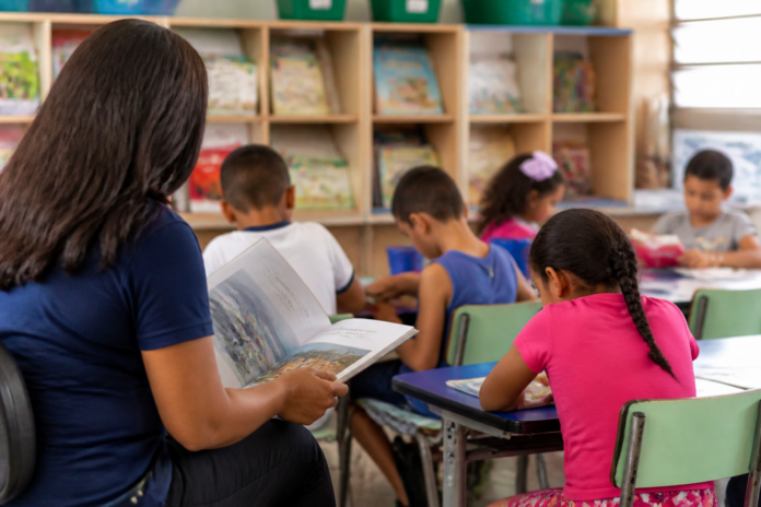 Guaíra promove Dia D Alfabetiza com leitura em diferentes momentos da escola