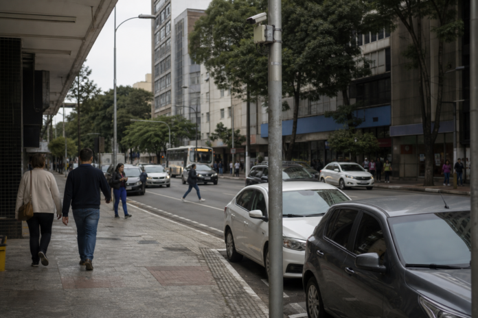 Irati instala câmeras fixas para fiscalizar estacionamento rotativo