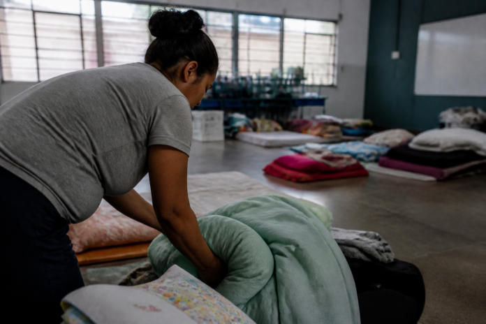 20 escolas estaduais do Paraná voltam às aulas após chuvas, 7 seguem fechadas