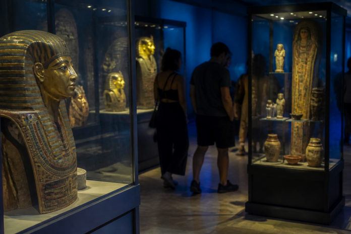 Exposição sobre Akhenaton abre no Museu Egípcio de Curitiba com entrada gratuita