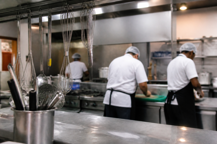 Guaíra abre 2 vagas em produção e cozinha com horário noturno