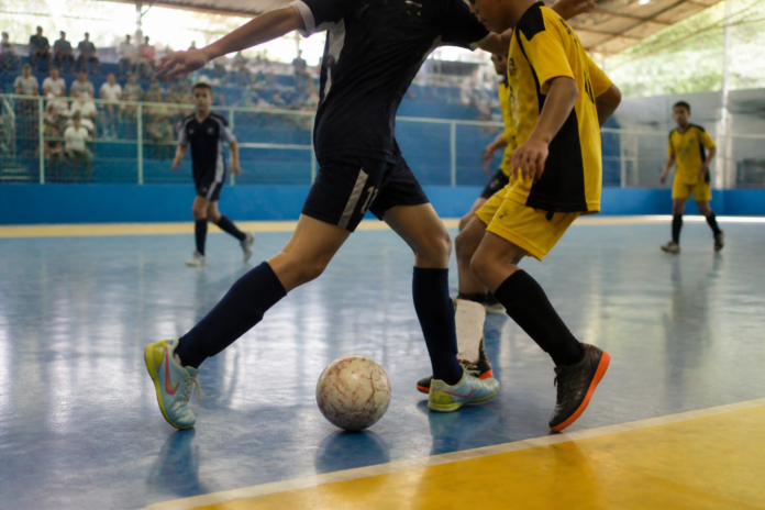 Taça Guaíra de Futsal leva competição infantil a seis bairros com jogos às terças, quintas e sábados