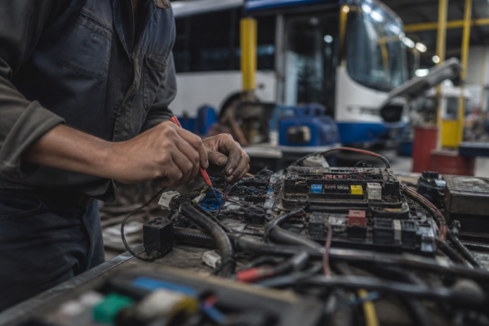 Guaíra abre 2 vagas para motorista e eletricista automotivo