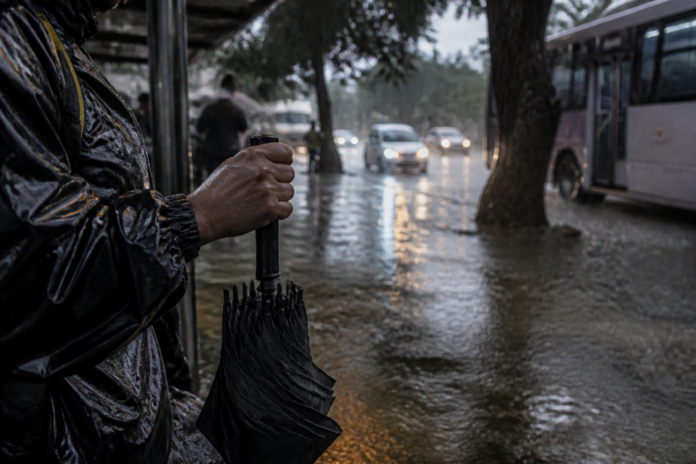 Paraná enfrenta temporais até terça com chuva de até 100 mm e ventos de 100 km/h