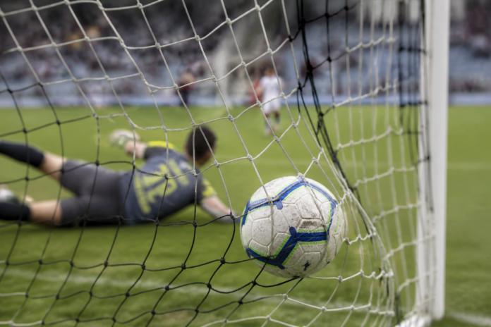Raphinha marca 14 gols em 8 jogos e faz melhor início pelo Barcelona