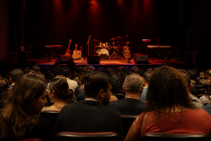 Dora Rosa traz show sobre ancestralidade à Caixa Cultural
