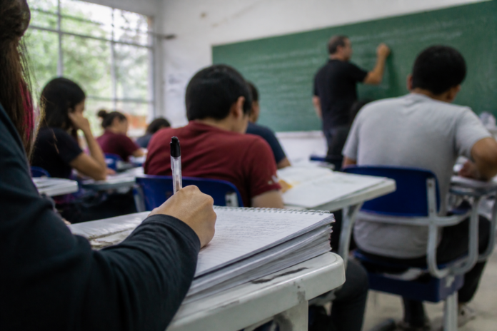 Rolândia abre curso gratuito de português para imigrantes