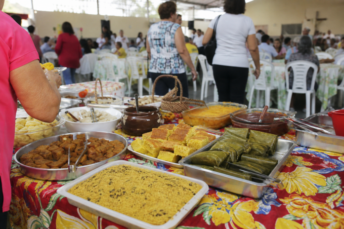 Festa de Santa Terezinha começa em Guarapuava com 10 dias de novenas, gastronomia e show de prêmios