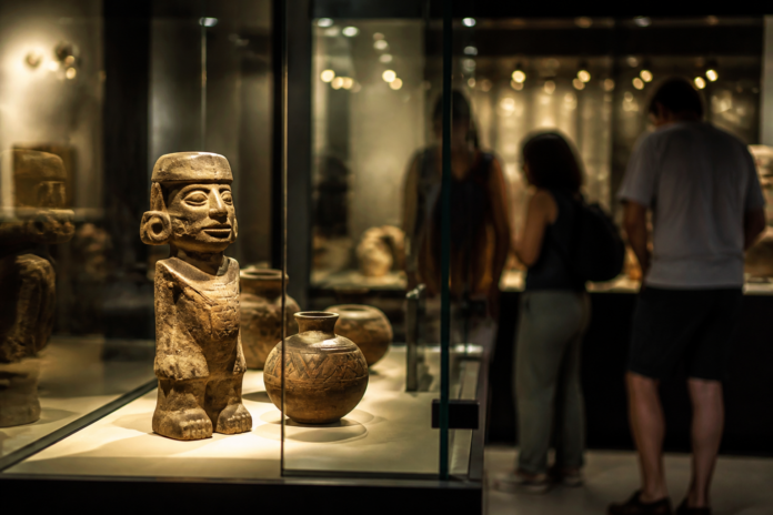 Maringá abre exposição com esculturas e achados arqueológicos de Mario Kimura