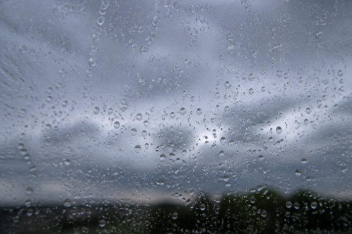 Paraná tem chuva forte até terça e encerra semana com sol e calor