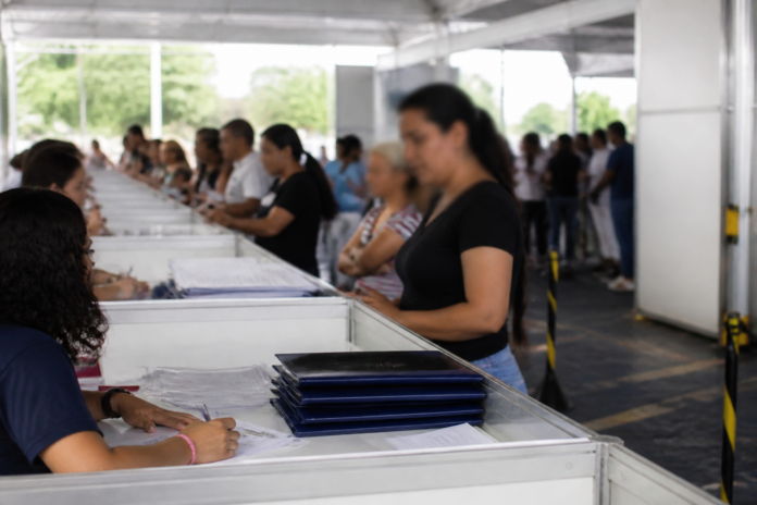 Paraná em Ação oferece documentos, emprego e orientação jurídica em Umuarama