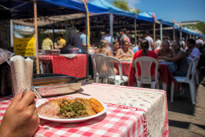 Festival do Cachorrão de Maringá começa com 20 participantes criando receitas