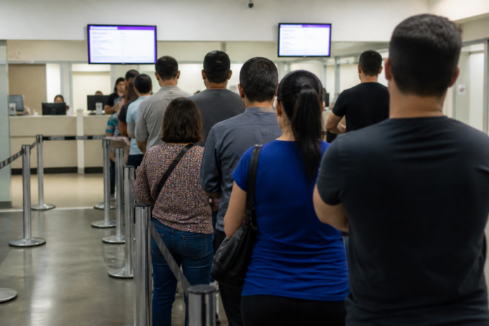 Curitiba oferece mais de 2 mil vagas de emprego no Cajuru nesta quarta