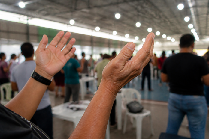 Éffeta reúne fiéis em Paranavaí com oração, música e mil voluntários