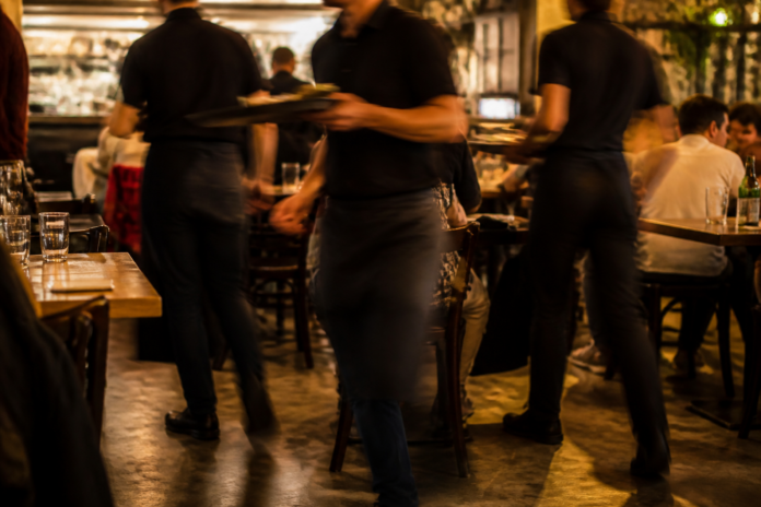 União da Vitória treina funcionários de bares e restaurantes para proteger mulheres em risco