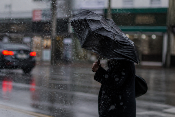 Curitiba e região em alerta de tempestade com ventos de até 100 km/h