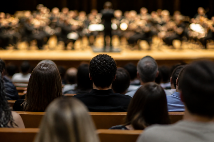 Orquestra da UEL toca clássicos que contam histórias no Cine Ouro Verde