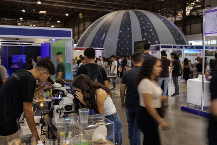 Cascavel abre 5ª Feira das Profissões com planetário e experiências práticas