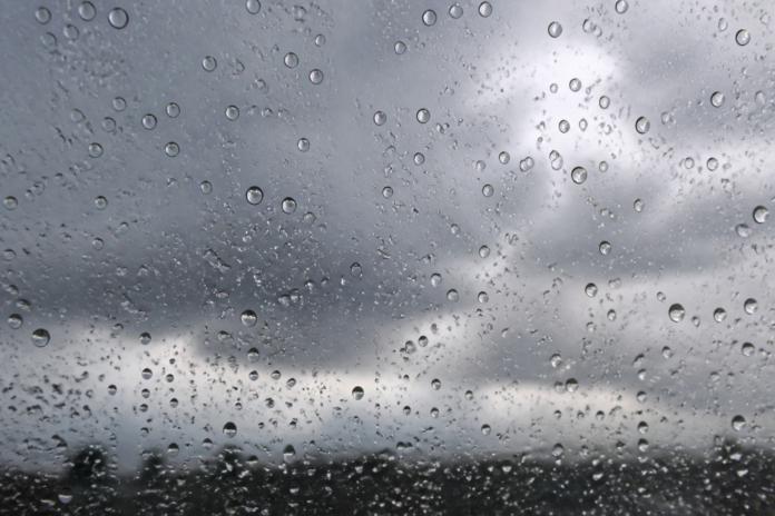 Primavera começa com chuva e frio em Castro, máxima não passa de 15°C
