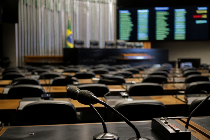 Câmara de Guaíra analisa projetos sobre ciclomotores, saúde e arquivos