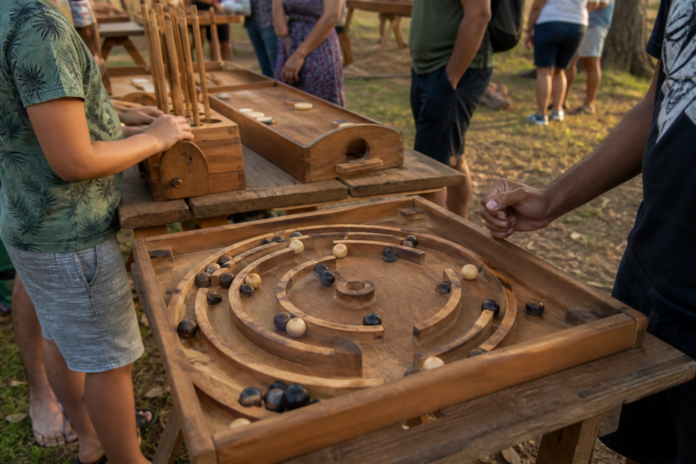 Curitiba ganha circuito de 27 jogos de madeira artesanais em bairros