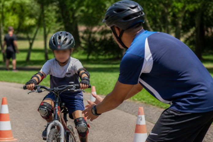 Praça Mario Eppinghus tem programação gratuita com oficinas e aulas de bicicleta no sábado