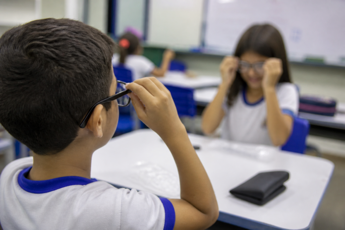 Mais de 700 alunos de União da Vitória recebem óculos do programa Bons Olhos Paraná