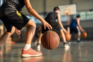 Basquete leva inclusão social a 300 crianças de três cidades no Oeste