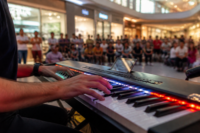 Piano aberto ao público toca no Catuaí durante Festival de Música de Maringá