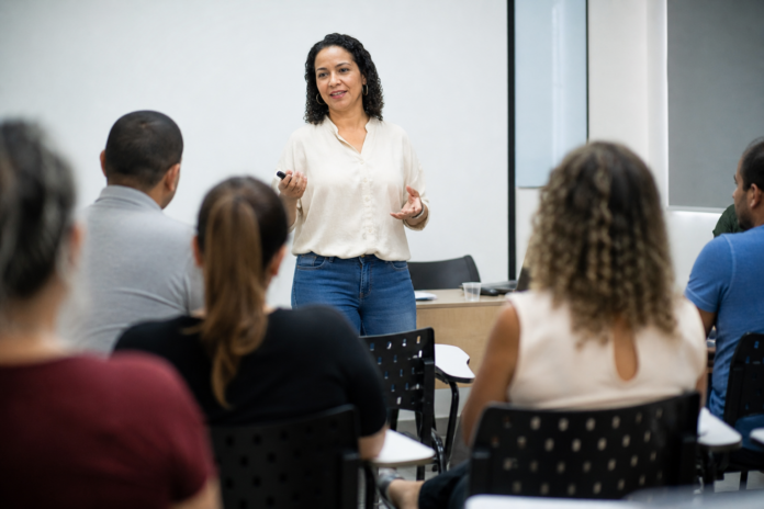Unicentro abre 138 vagas para professores temporários em Guarapuava e Irati