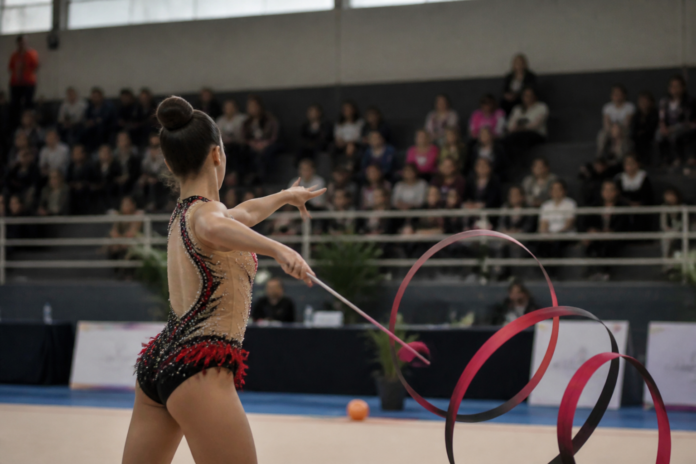 Ginástica Rítmica em Campo Largo cresce para 700 participantes e conquista primeiro pódio regional