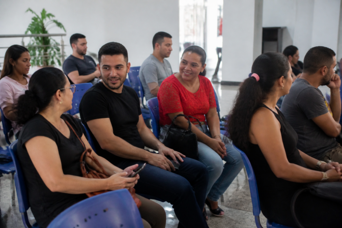 Comércio de Ponta Grossa abre portas para o primeiro emprego