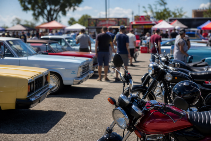 Velofoz Day reúne carros antigos e motos em Foz do Iguaçu neste domingo