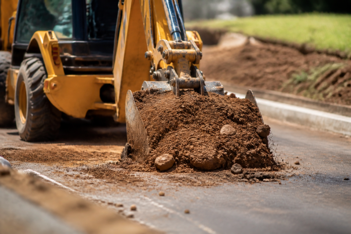 Avenida Paraná fecha pista lenta na segunda para obras em calçadas